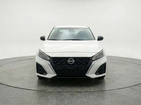 Used 2025 Nissan Altima 2.5 SV image 2