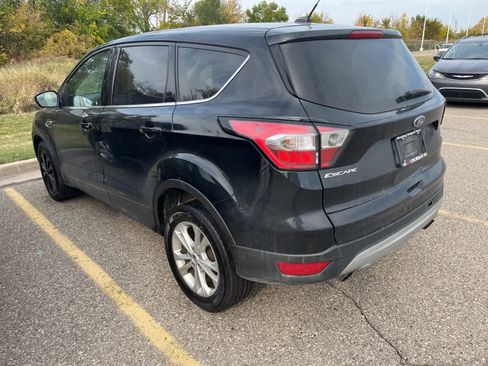 Used 2017 Ford Escape SE image 9