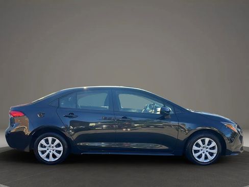 Used 2022 Toyota Corolla LE image 4