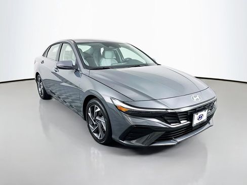 New 2026 Hyundai Elantra Limited FWD image 3