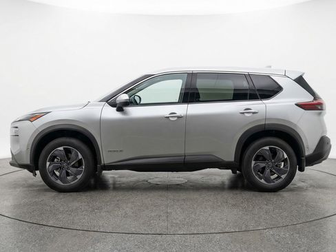 Used 2025 Nissan Rogue SV FWD image 5