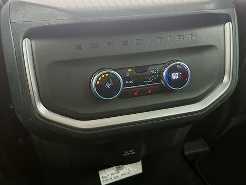Used 2025 Ford Expedition Platinum AWD/4WD image 28