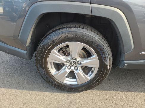 Certified 2022 Toyota RAV4 LE AWD/4WD image 11