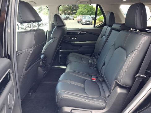 Used 2025 Honda Pilot EX-L image 18
