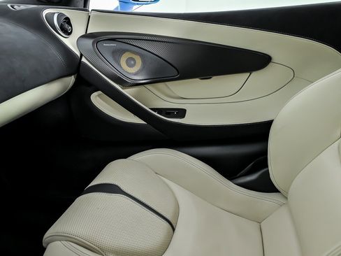 Used 2018 McLaren 570S Spider image 43