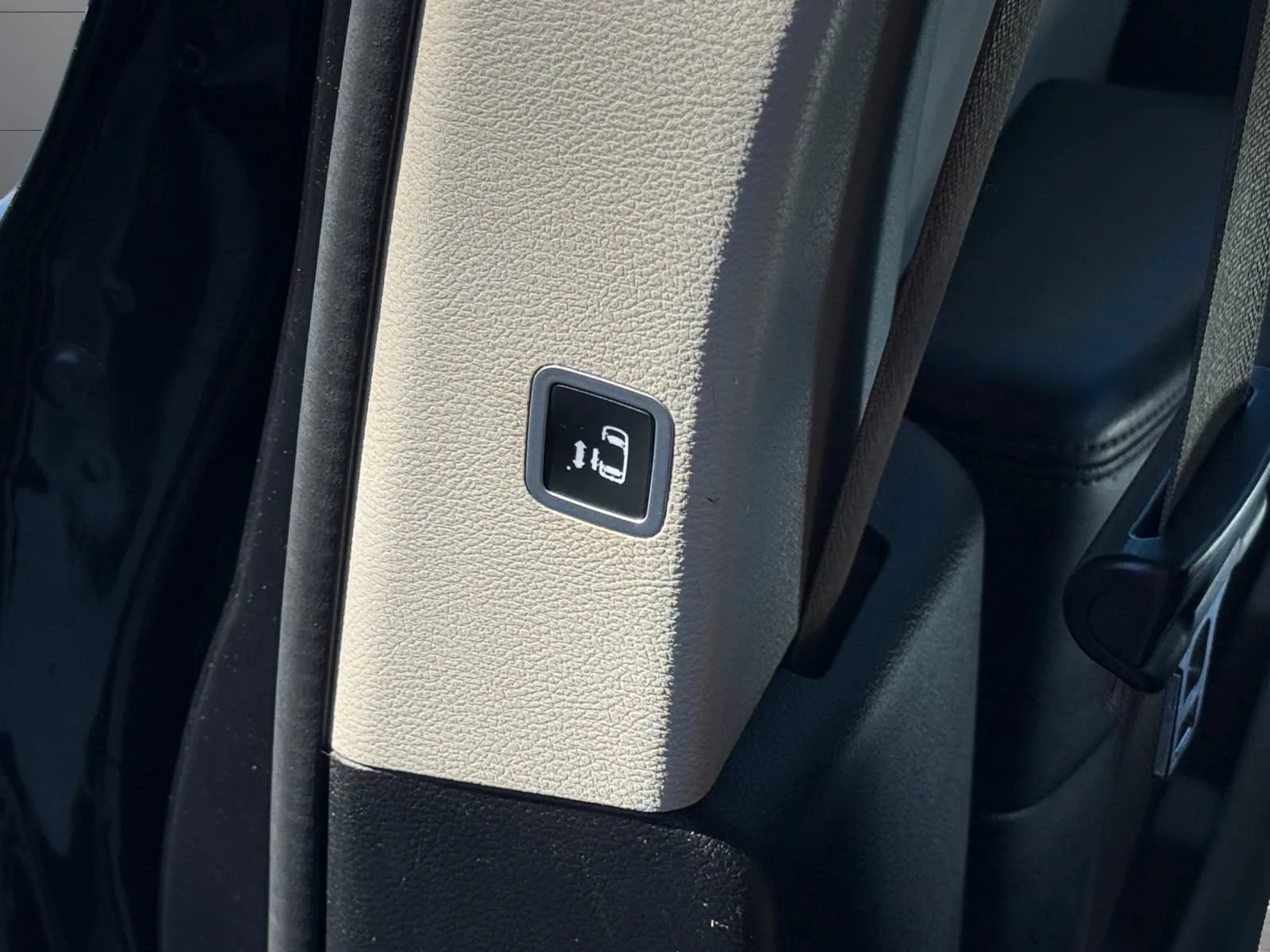 Used 2017 Chrysler Pacifica Touring FWD image 19