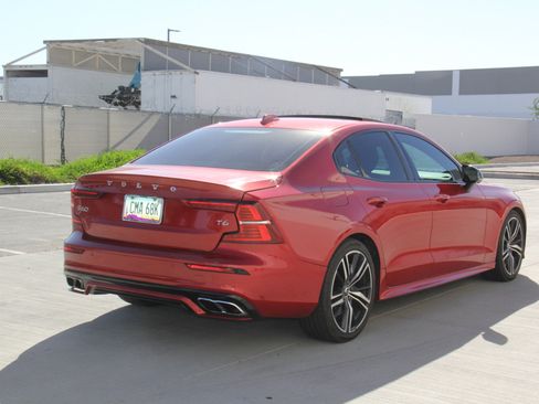 Used 2019 Volvo S60 T6 R-Design image 5