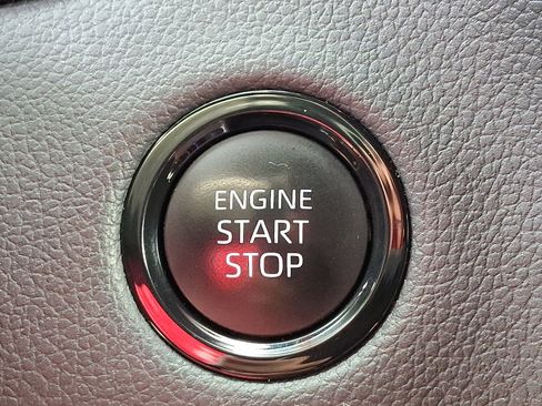 Used 2025 Toyota Tundra Limited AWD/4WD image 23