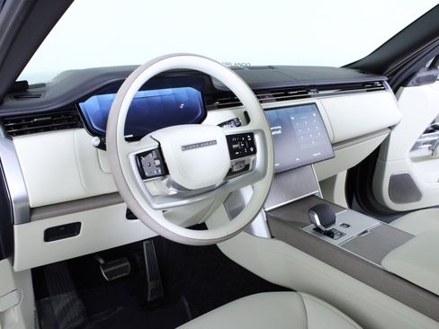 Used 2025 Land Rover Range Rover Autobiography image 23