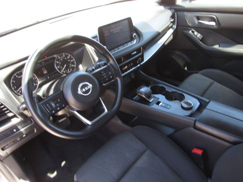 Used 2024 Nissan Rogue SV AWD/4WD image 16