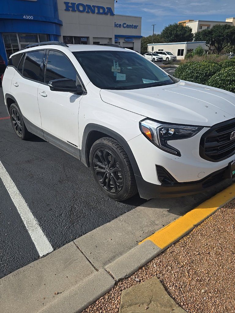 Used 2021 GMC Terrain SLT w/ Elevation Edition FWD image 2