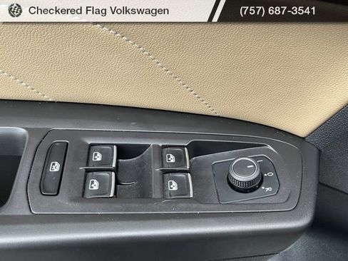 Used 2022 Volkswagen Atlas Cross Sport SE image 18