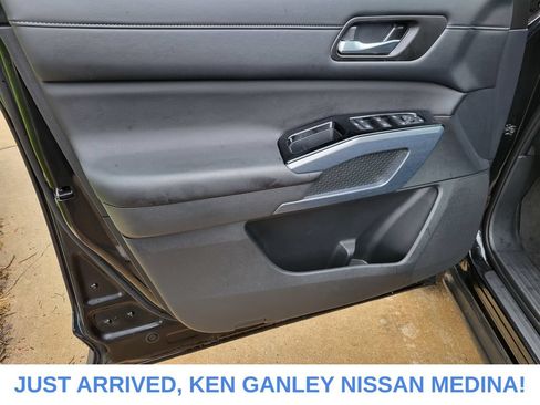 Certified 2025 Nissan Pathfinder SL w/ SL Premium Package AWD/4WD image 15