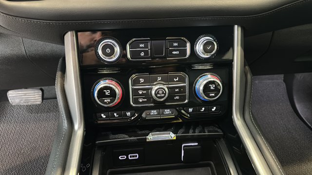 Used 2023 GMC Yukon XL Denali AWD/4WD image 13