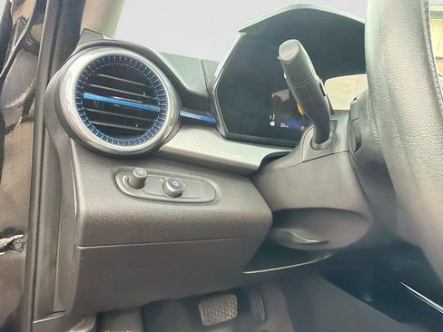 Used 2024 Chevrolet Trax LT FWD image 32