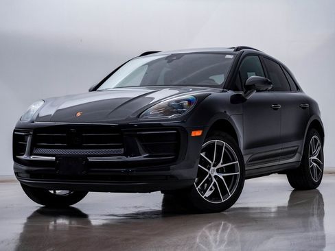 Certified 2025 Porsche Macan image 1
