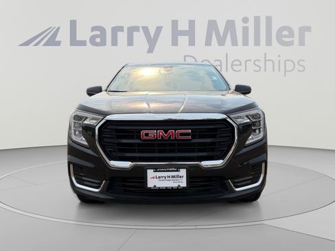 Used 2024 GMC Terrain SLE FWD image 9