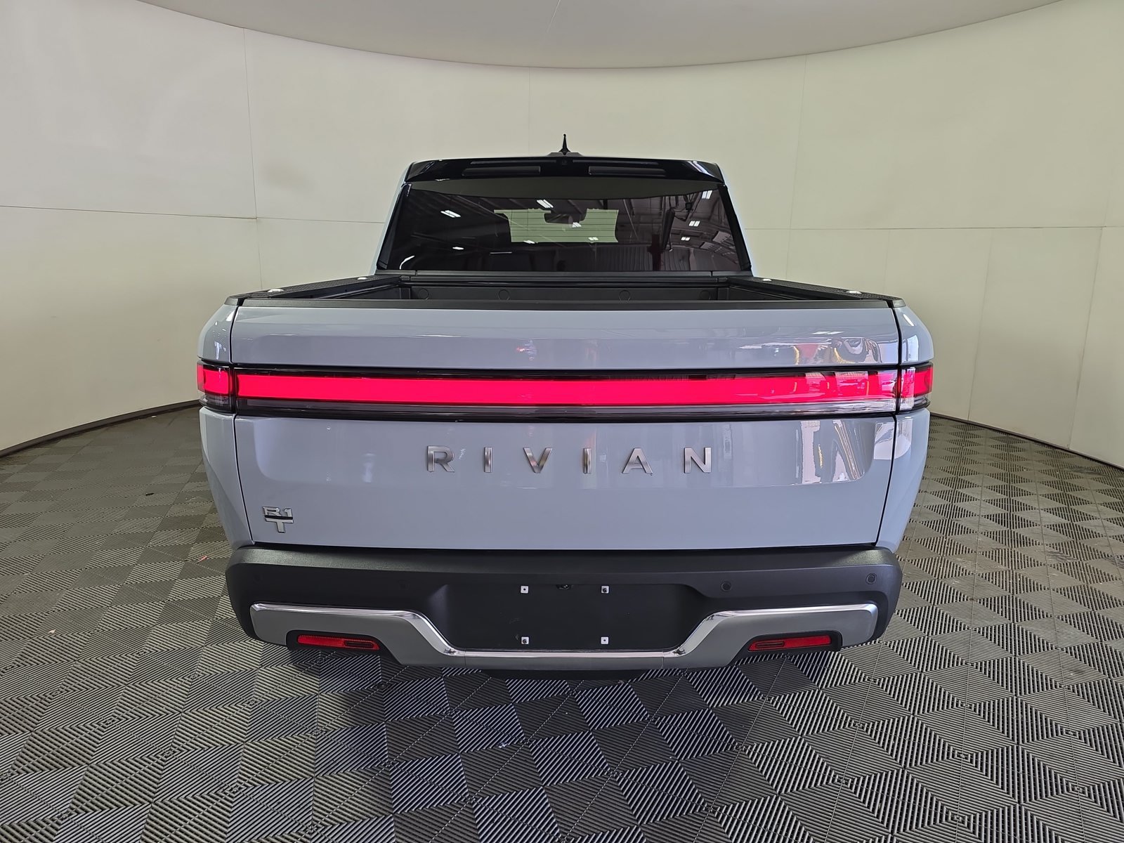 Used 2023 Rivian R1T Adventure Dual AWD/4WD image 4