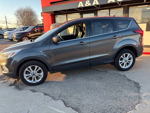 Used 2019 Ford Escape SE image 10
