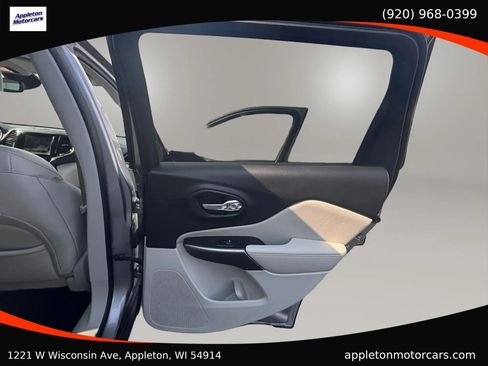 Used 2019 Jeep Cherokee Limited w/ Technology Group AWD/4WD image 40