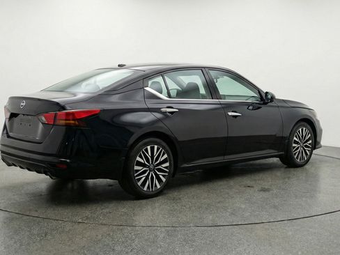 Used 2025 Nissan Altima 2.5 SV image 9