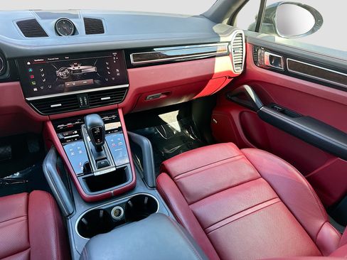 Used 2023 Porsche Cayenne image 24