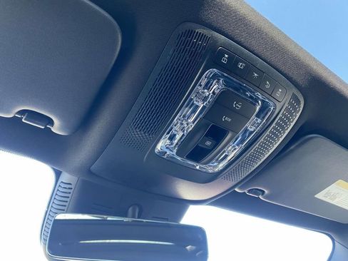 Used 2025 Mercedes-Benz GLB 250 image 30