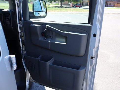 Used 2016 Chevrolet Express 3500 LT w/ LT Preferred Equipment Group RWD image 25