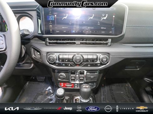 Used 2025 Jeep Wrangler Unlimited Rubicon 4xe w/ Convenience Group image 15