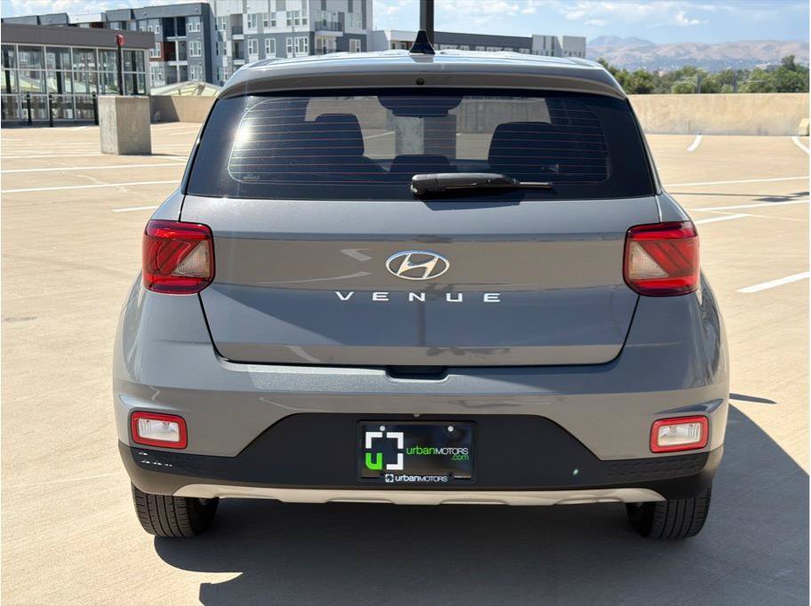 Used 2022 Hyundai Venue SE FWD image 7