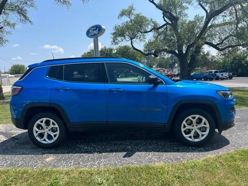 Used 2024 Jeep Compass Latitude AWD/4WD image 1