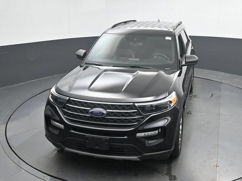 Used 2020 Ford Explorer XLT w/ Equipment Group 202A AWD/4WD image 35