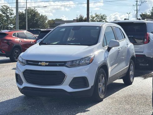 Used 2022 Chevrolet Trax LS w/ Tint and Cruise Package FWD image 1