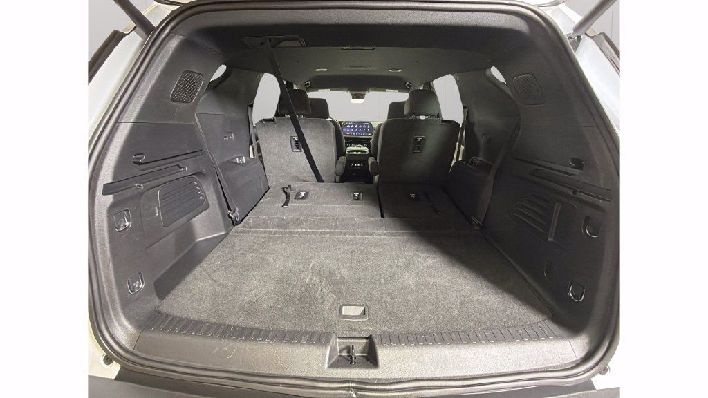 Used 2026 Chevrolet Traverse LT w/ Driver Confidence Package FWD image 30