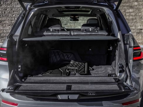 Used 2024 BMW X7 xDrive40i w/ Premium Package image 18