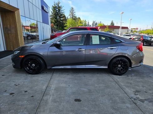 Used 2019 Honda Civic Touring image 8