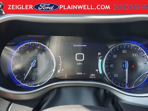 Used 2024 Chrysler Pacifica Touring-L FWD image 30