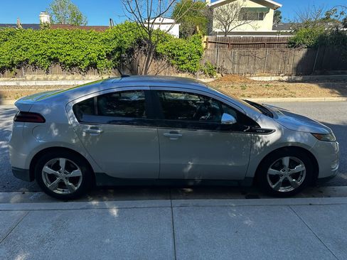 Used 2012 Chevrolet Volt Premium w/ Premium Trim Package image 7