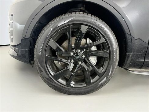 Used 2024 Land Rover Discovery Dynamic SE image 33