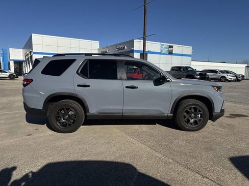 Used 2025 Honda Pilot TrailSport image 6