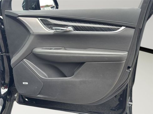Used 2021 Cadillac XT6 Premium Luxury AWD/4WD image 29