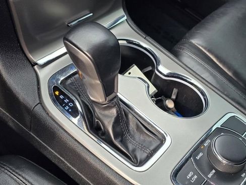 Used 2022 Jeep Grand Cherokee Limited image 24