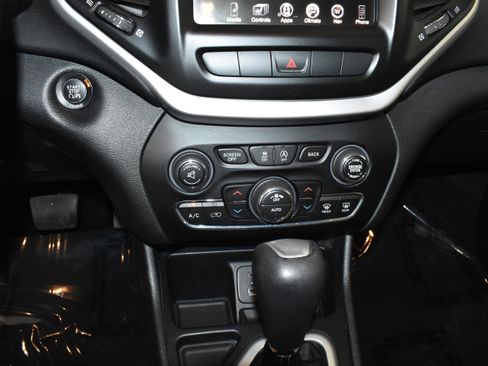 Used 2015 Jeep Cherokee Limited image 20