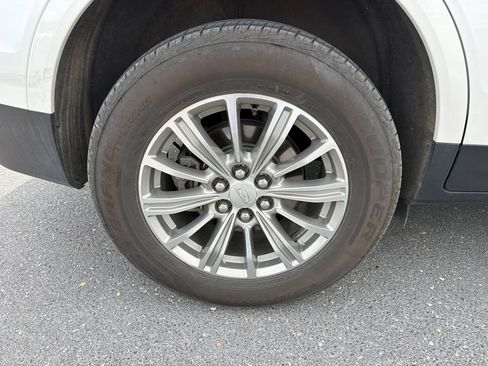 Used 2018 Cadillac XT5 Luxury w/ Driver Awareness Package FWD image 13