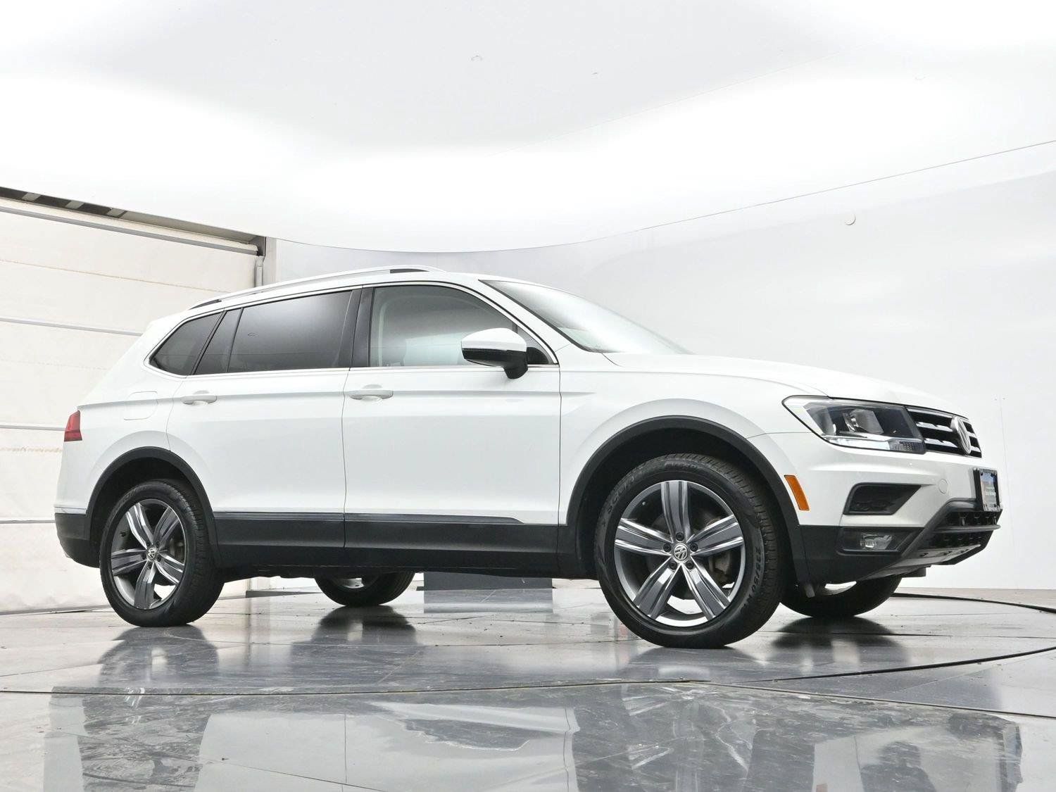 Used 2020 Volkswagen Tiguan SEL w/ 3rd Row Seat Package AWD/4WD image 29