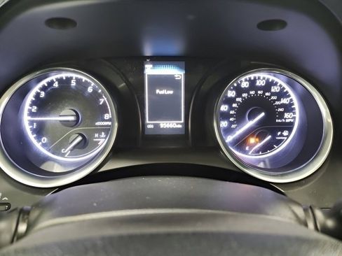 Used 2020 Toyota Camry LE image 29