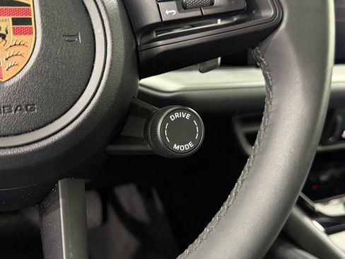 Certified 2025 Porsche Cayenne image 49