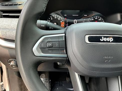 Used 2024 Jeep Compass Latitude AWD/4WD image 11