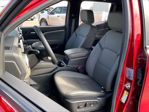 Used 2025 Chevrolet Colorado ZR2 w/ Technology Package image 7