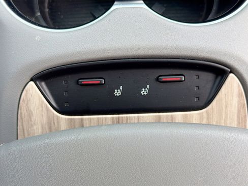 Used 2022 Toyota Venza XLE image 46